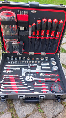 STIER Universal Werkzeugkoffer Werkzeug-Set mit Griff, Schwarz/Rot/Silber
