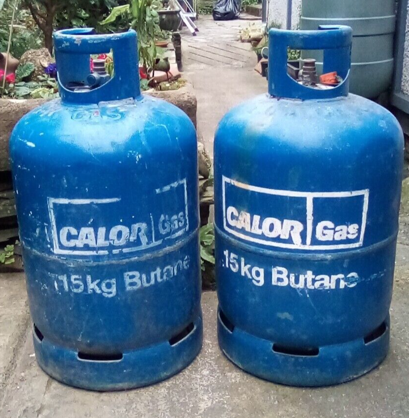 De'longhi blue flame gas heater fire plus two empty 15kg butane bottles