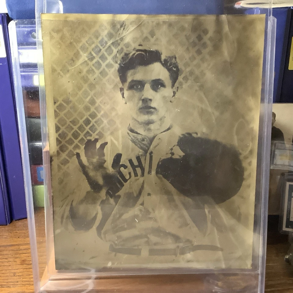 Foto de prensa de la estrella de fútbol americano Ernie Vick de Michigan de 1921-22 Foto 2 de 4