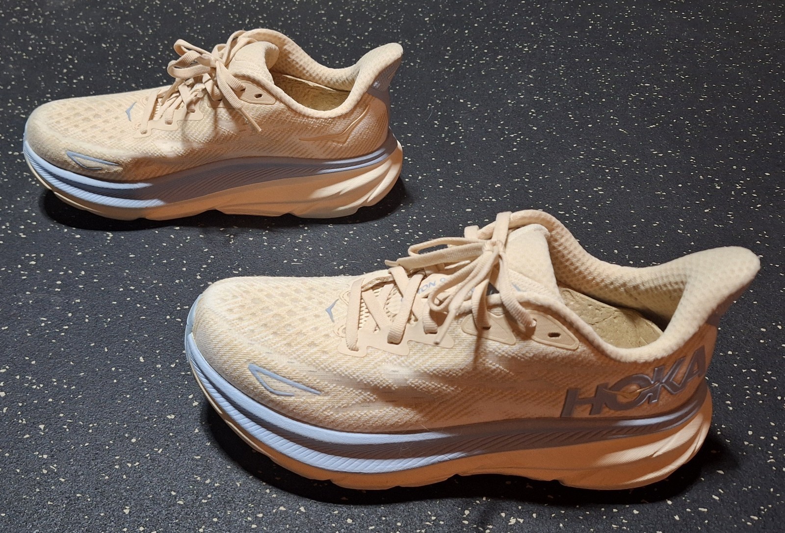 Hoka One One Clifton 9 Women's Size US 8B Shoes Oak Alabaster