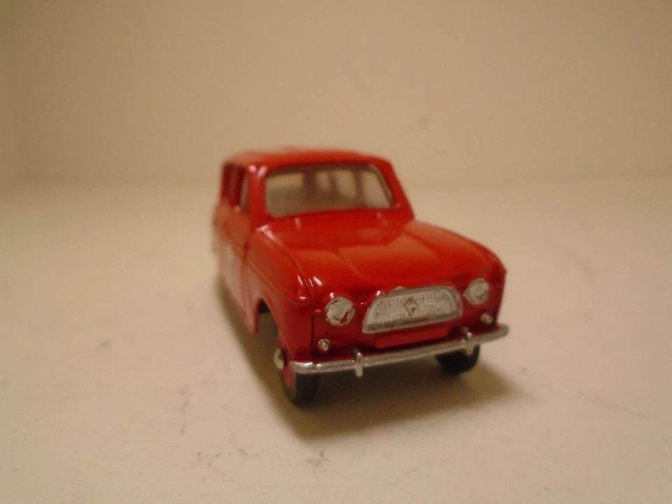 DINKY TOYS MECCANO FRANCE. #518-F,V-5 RENAULT 4L RESTORED POMPIERS NEAR MINTY - Image 2 of 4
