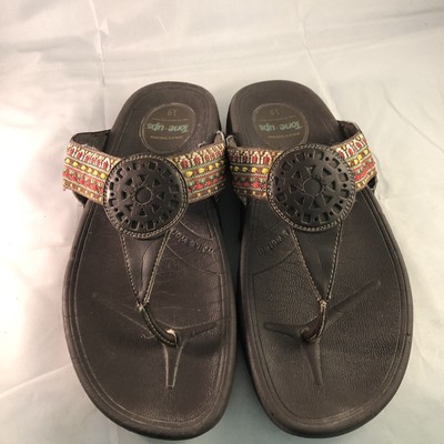 sketchers flip flops