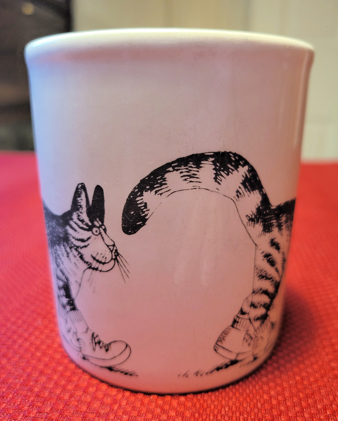 [READ] B Kliban WHITE SNEAKER CAT England MUG [VISIBLE Exterior & Interior Wear]