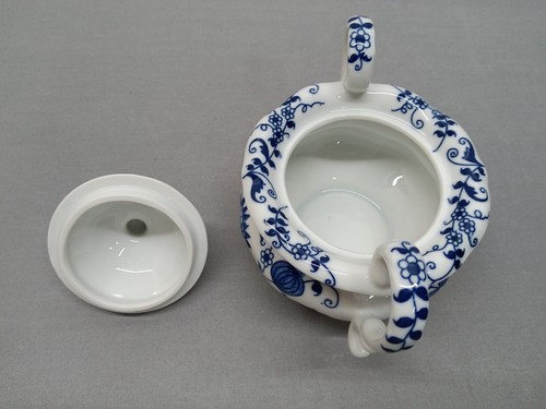 Vintage Vienna Woods Creamer & Sugar Bowl w/Lid Set White/Blue Onion Seymour - Picture 13 of 24