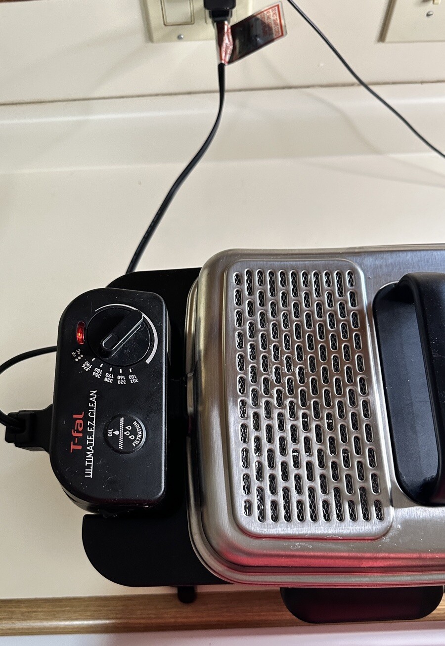 Tfal FR8000 Ultimate EZ 1700W 2.65 lbs Clean Deep Fryer Silver