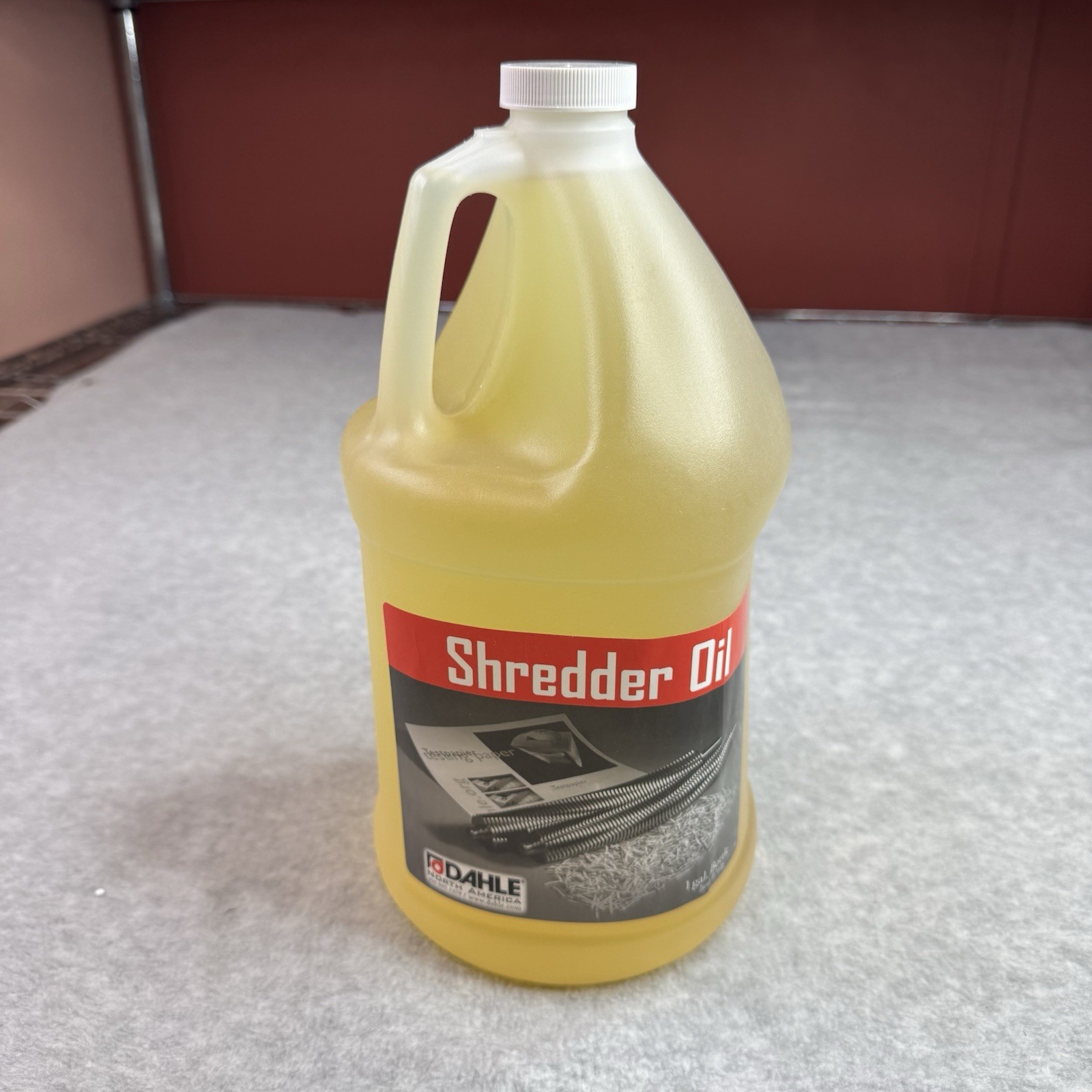 Dahle Shredder Oil 1 Gallon Bottle Lubricant For Use in All Paper Shredders