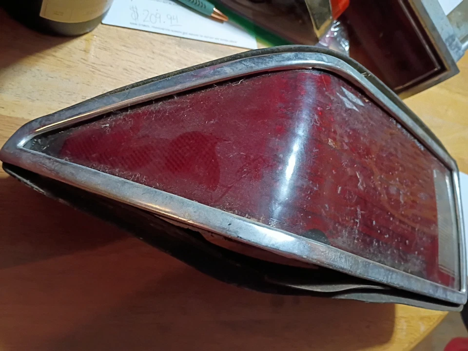 Conjunto de luz trasera izquierda del lado del conductor Chevrolet Camaro 1974-1977 5954111 Foto 2 de 4