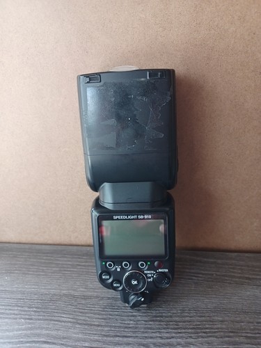 **FOR PARTS/REPAIR** Nikon SB-910 Speed light Digital Flash Unit-BLACK