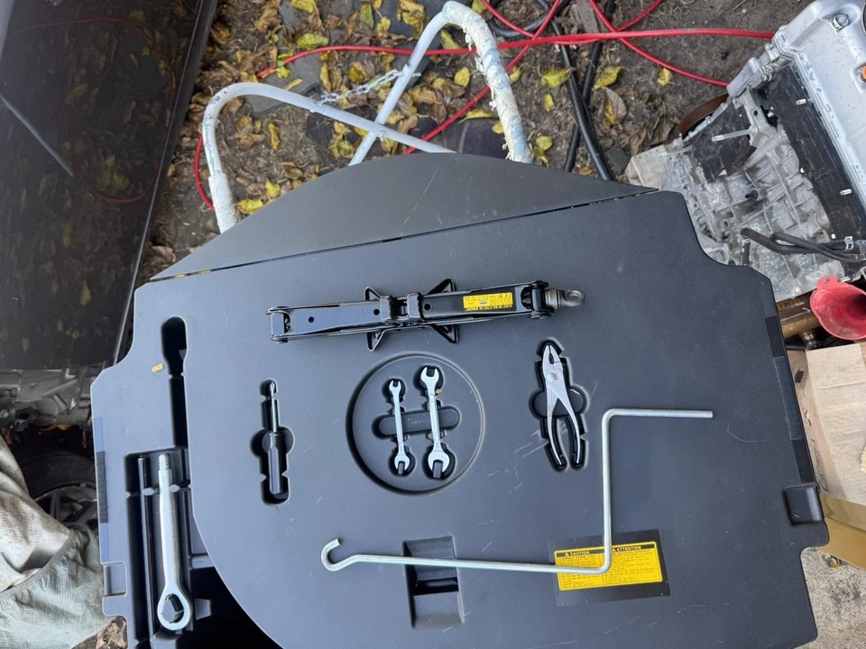 Lexus GS350 2011 maletero llave de carga herramientas con soporte de bandeja + alfombra + madera dura Foto 2 de 4