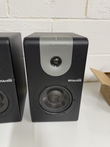 Alesis M1 ACTIVE 620 Studio Monitor x2 -1 Not Power Up . 1 Works Ok - Picture 3 of 11