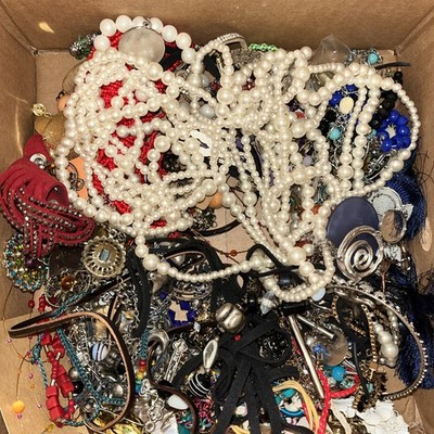 1 Full Pound Of Vintage Craft Jewelry, Lot Treasure Hunt, Artist, Jewelry makers