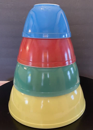 Vintage Pyrex Primary Colors  Mixing Bowl Set of 4