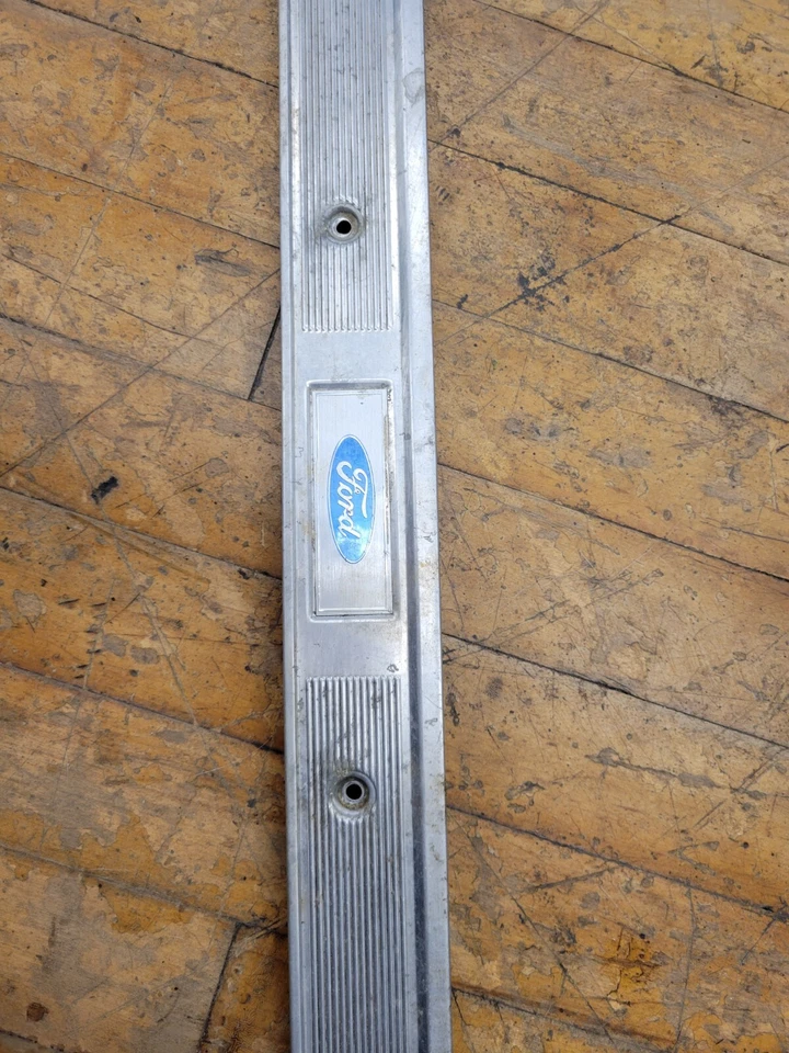 Ford Thunderbird 1977 delantero izquierdo lado del conductor cromado panel de moldura plateado OEM Foto 4 de 4