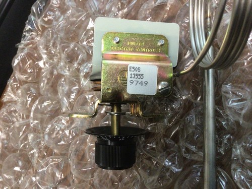UNITED ELECTRIC CONTROLS E50S 13555 THERMOSTAT 0-400F NOS - Picture 2 of 3