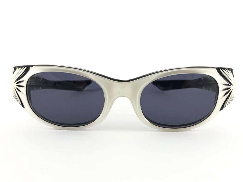 新品未使用 OFF-WHITE CAT EYE SUGLASSES BLACK VINTAGE MAY CAT EYE WHITE & BLACK MEDIUM SIZE 1970'S SUNGLASSES | eBay