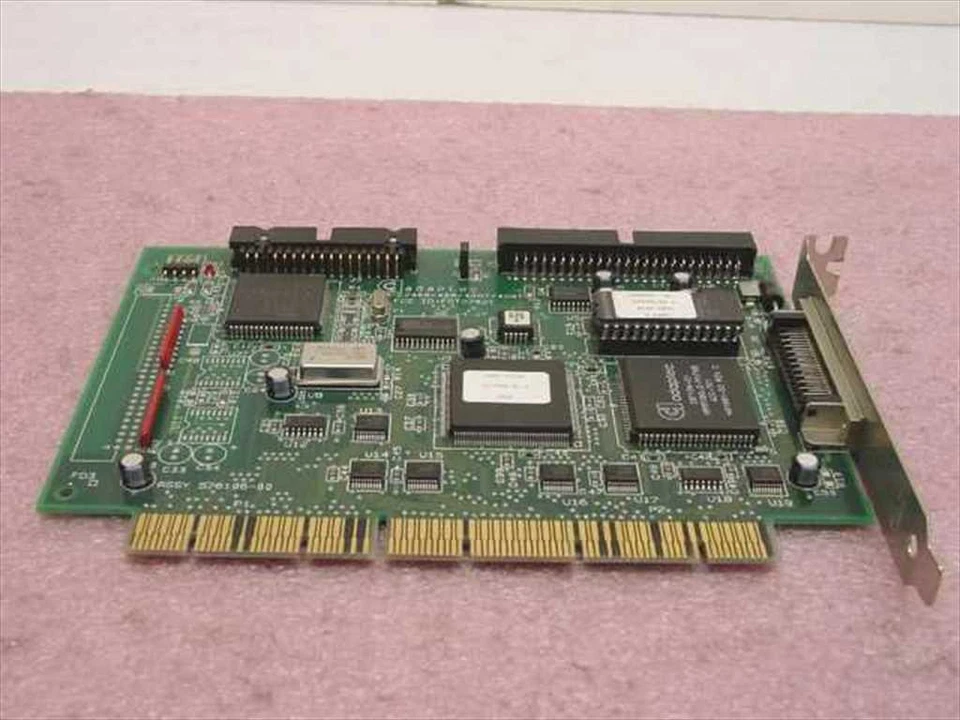 Controlador PC SCSI ultra ancho Adaptec AHA-2940A/42A/40AT/42AT Foto 2 de 3