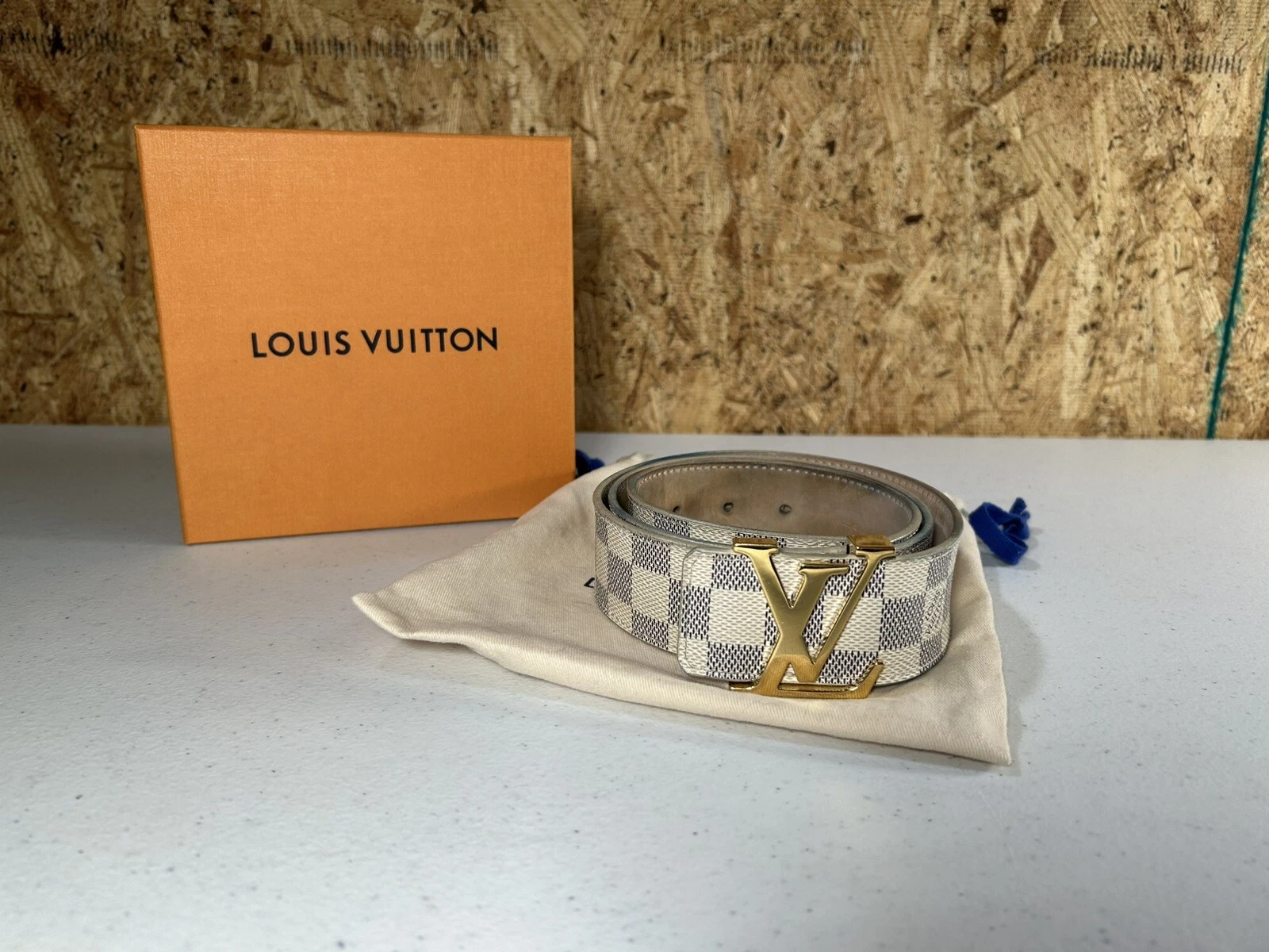 LOUIS VUITTON（LV） Cintura Louis Vuitton • M9609 • 95 38 • bianca con fibbia LV oro. Will Fit 32 40