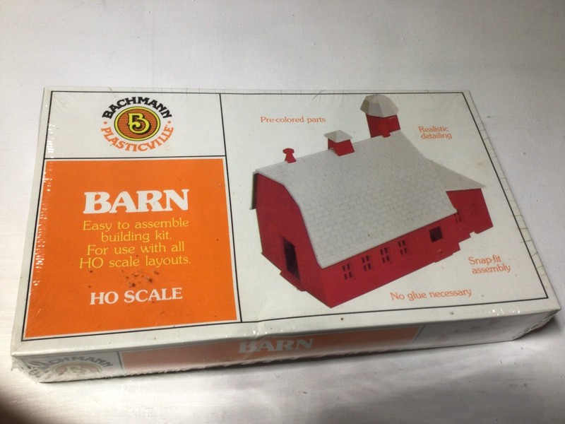 BACHMANN HO SCALE PLASTIC BARN  KIT #45151 EASY ASSEMBLY NEW IN SEALED BOX