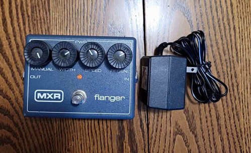 MXR M-117 Analog Flanger Effects Pedal for Electric Guitar w/ Power Adapter
