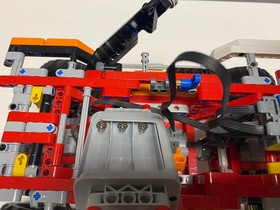 LEGO Technic: Model: Off-Road  4 x 4 Crawler 9398 remote. Power functions.