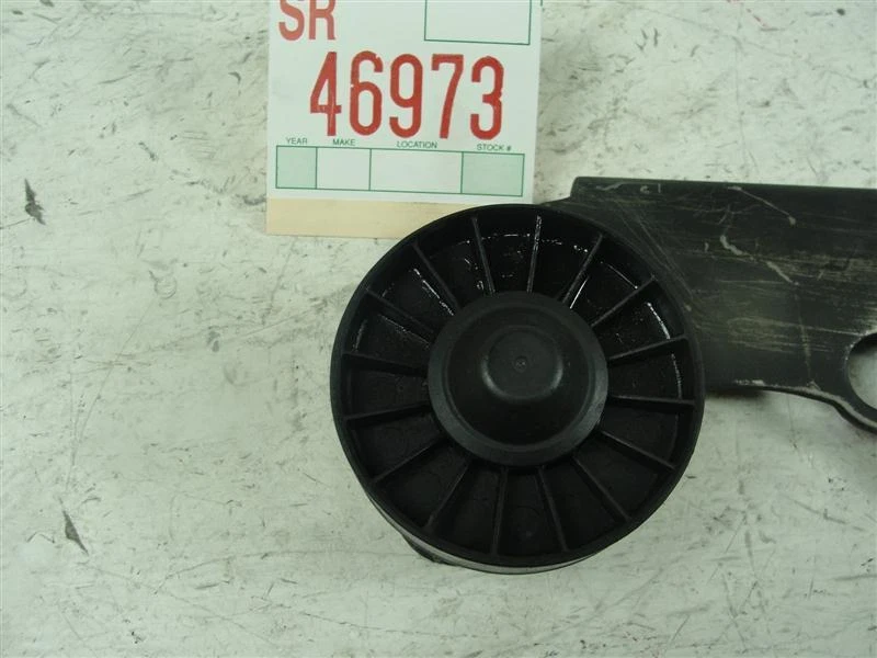 1998-2000 VOLVO S70 ENGINE MOTOR BELT IDLER PULLEY ALTERNATOR BRACE BRACKET - Image 2 of 4