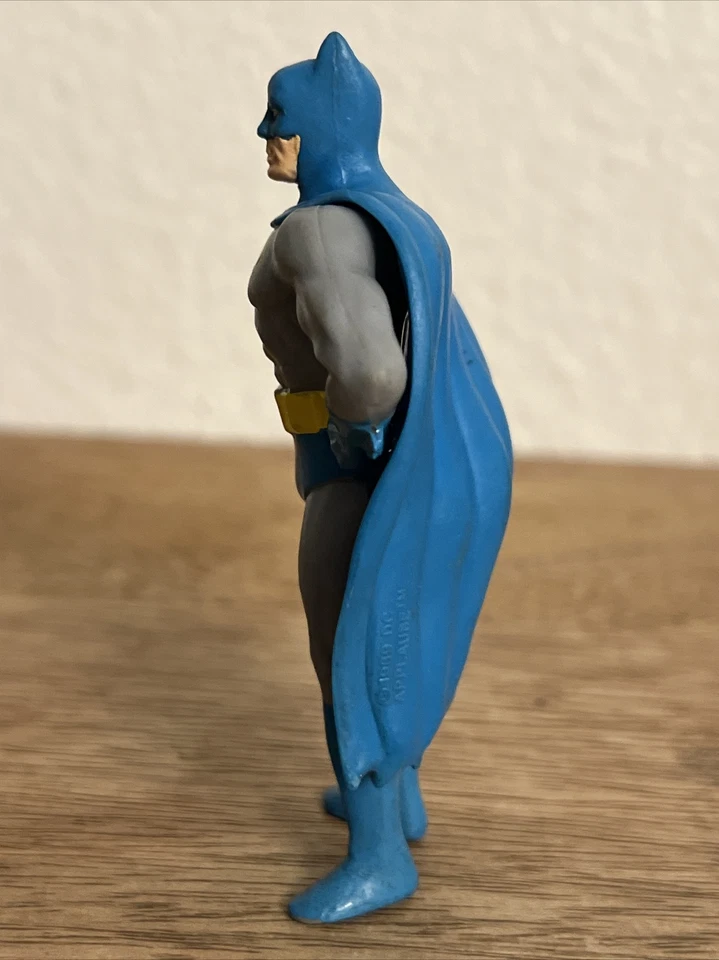 БЭТМЕН В СЕРОМ И СИНЕМ КОСТЮМЕ DC COMICS 3,5» ФИГУРКА VNTG (1989) ИГРУШКА - Изображение 4 из 4