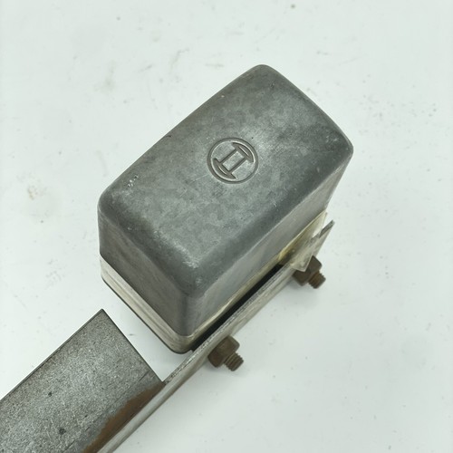 Porsche 914 Voltage Regulator w/ Bracket & 2 Pole Fuse Panel Bosch 0 190 600 010 - Picture 5 of 5