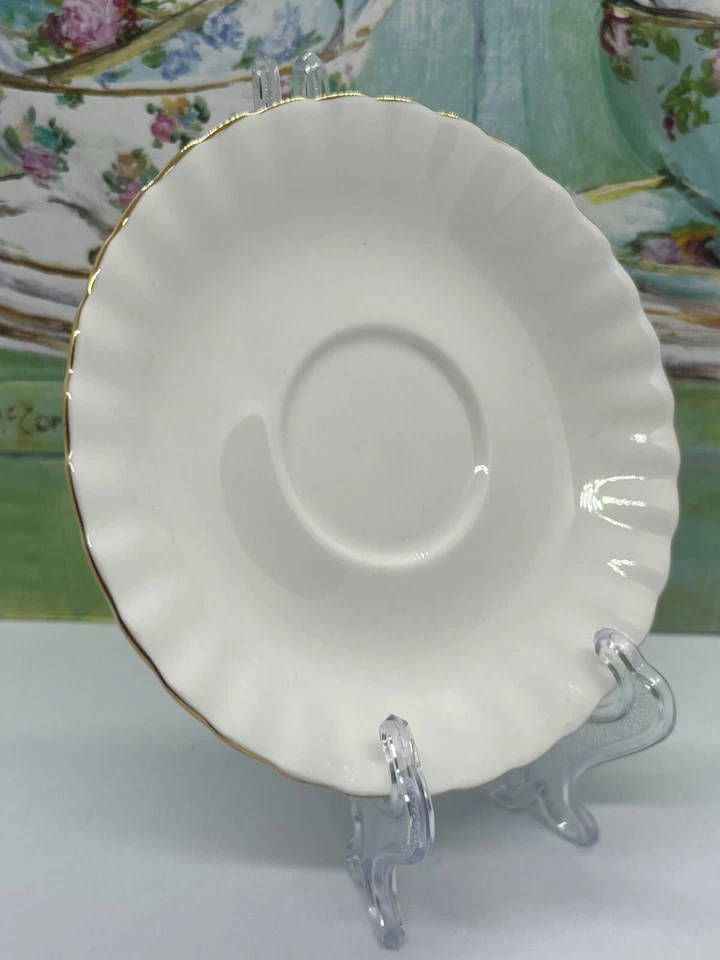 Royal Albert "Val D'or" Duo Teacup Set - Vintage 1960’s English Elegance. - image 4 of 4