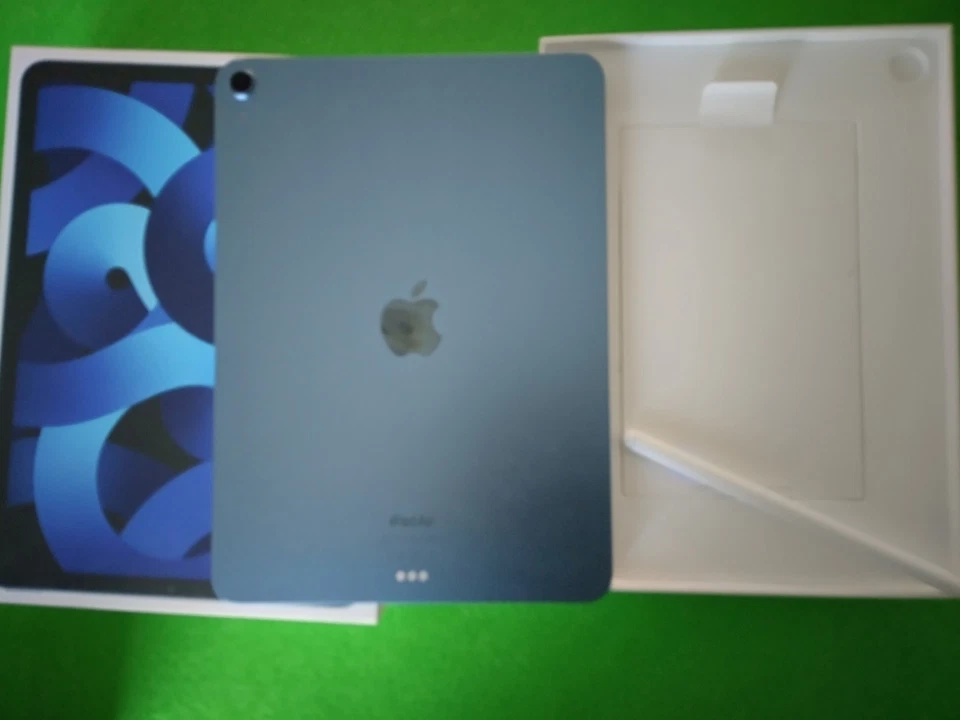 Apple iPad Air 5a Gen. 64GB, Wi-Fi, 10,9" - Blu M1 + Penna - Immagine 2 di 4