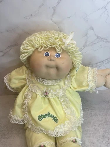 Vtg 1986 Cabbage Patch Kids Coleco Short Blonde  Hair Blue Eyes Yellow Outfit