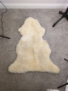 Genuine Sheepskin Fur Rug Natural Soft 41" x 31", Needs Cleaning 