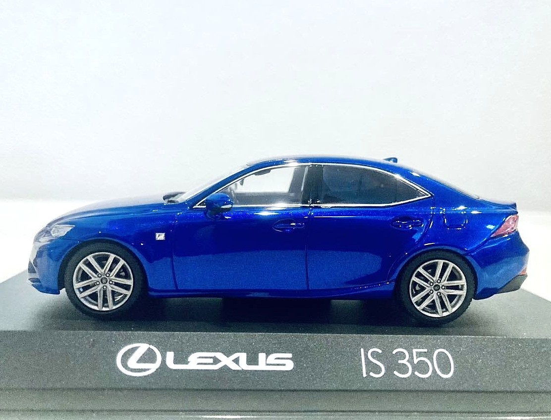 Kyosho 1/43 Lexus IS350 F SPORT White Dealer Model Car JDM Mint