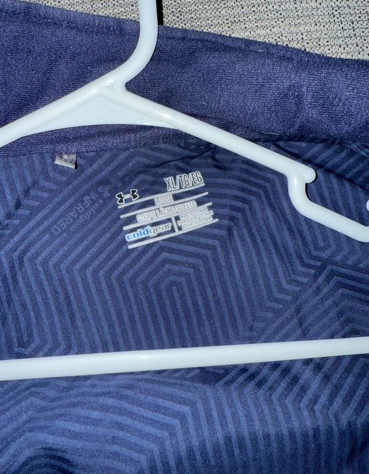 Chaqueta hinchada delgada de invierno con cremallera completa emitida por el equipo de fútbol de Notre Dame XL usada Foto 3 de 3