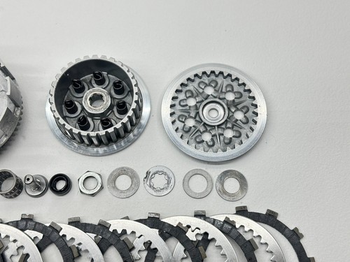 1980 Suzuki RM125 Clutch Assembly Basket Hub Plates Kit Spring Bolts Dirt Bike - Picture 5 of 5