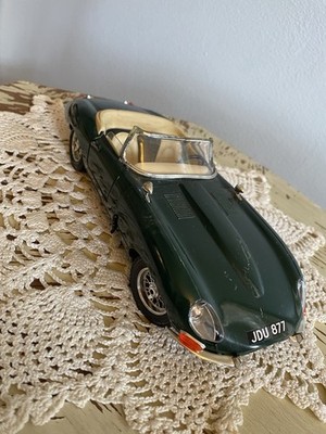 1/18 ジャガーEタイプ カブリオレ1961 ブリティッシュグリーン Jaguar E-Type 1961 Green Bburago Diecast 1:18 Model Cabriolet Car
