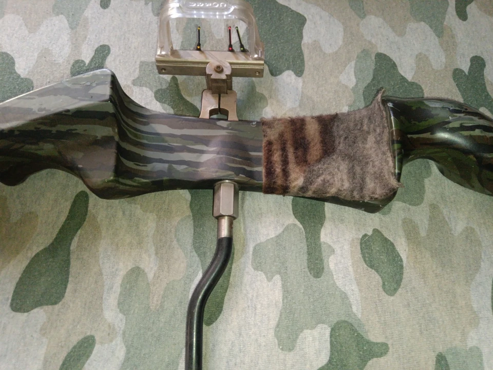 Vintage Bear Whitetail II Compound Bow 30" Draw Length, 60# Draw, 38" String - Image 3 of 4