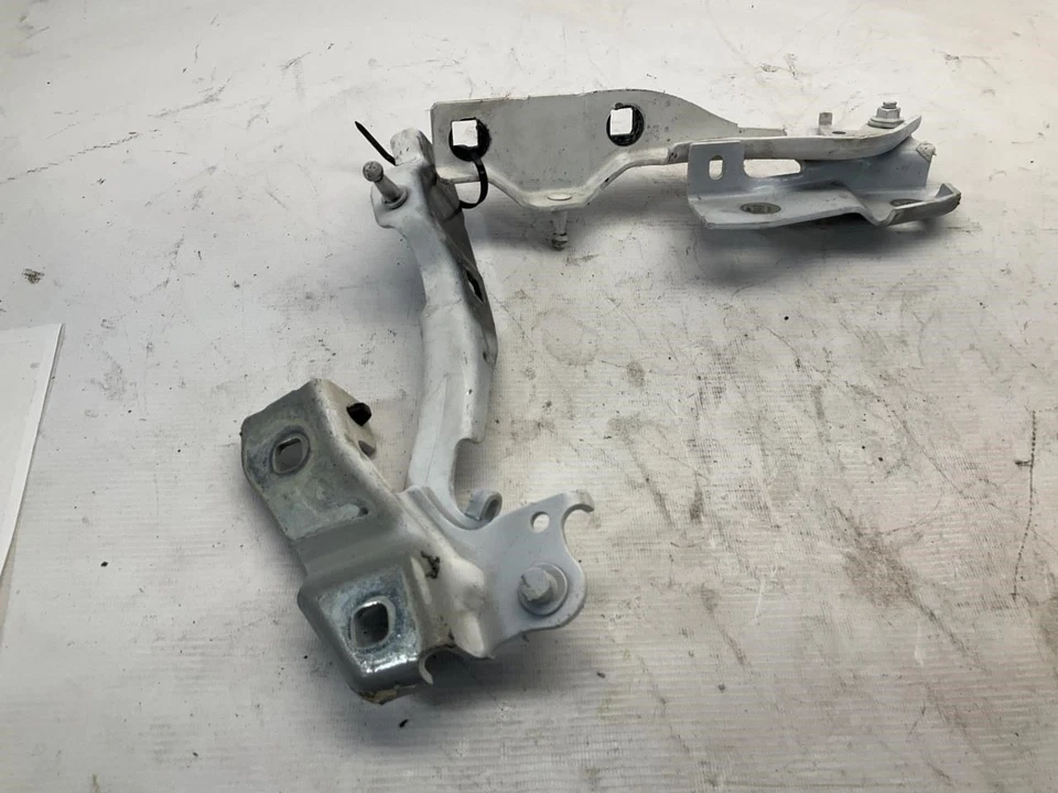 17-22 Alfa Romeo Giulia Ti Sport (952) capó delantero izquierdo y derecho bisagra par B Foto 2 de 4