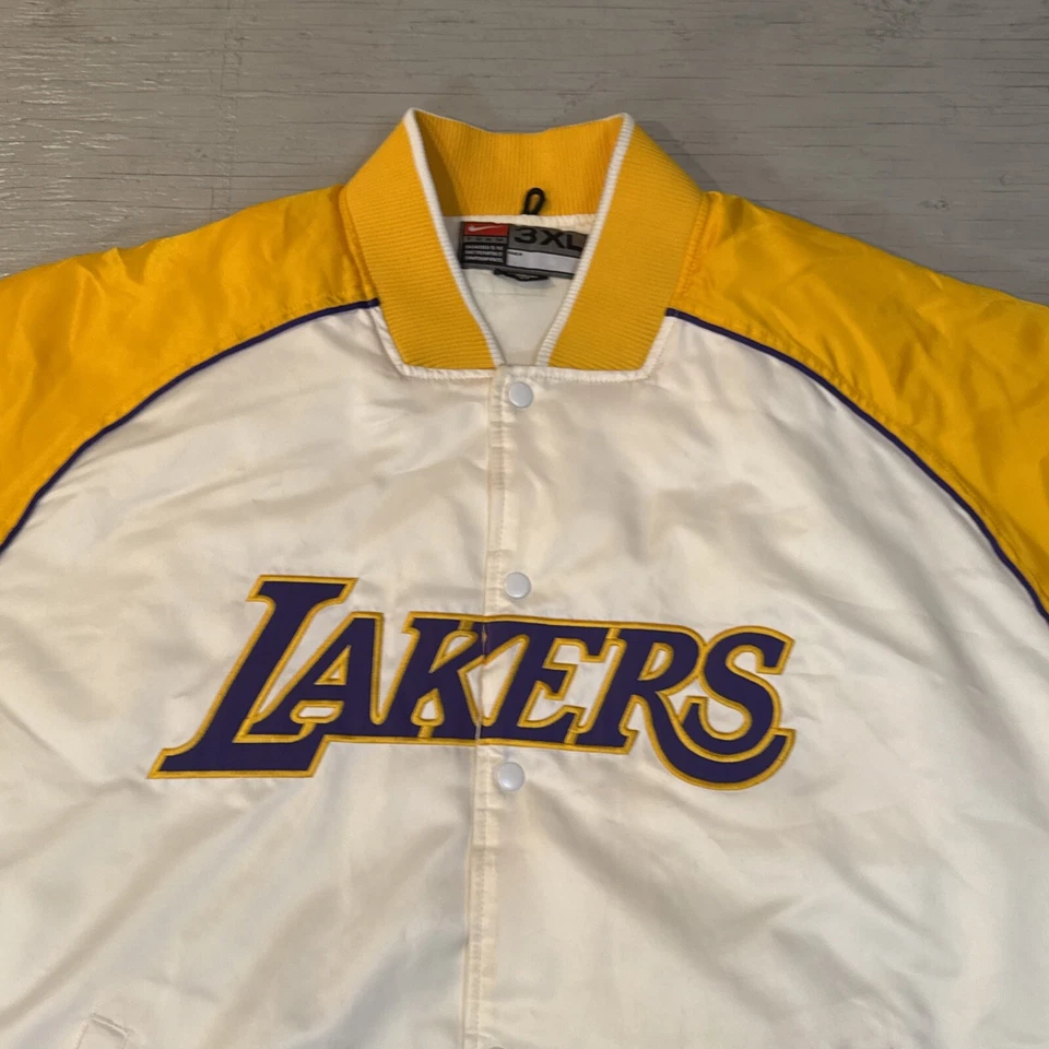 Chaqueta de bombardero de baloncesto satinado vintage NBA Nike LA Los Angeles Lakers talla 3XL Foto 3 de 4
