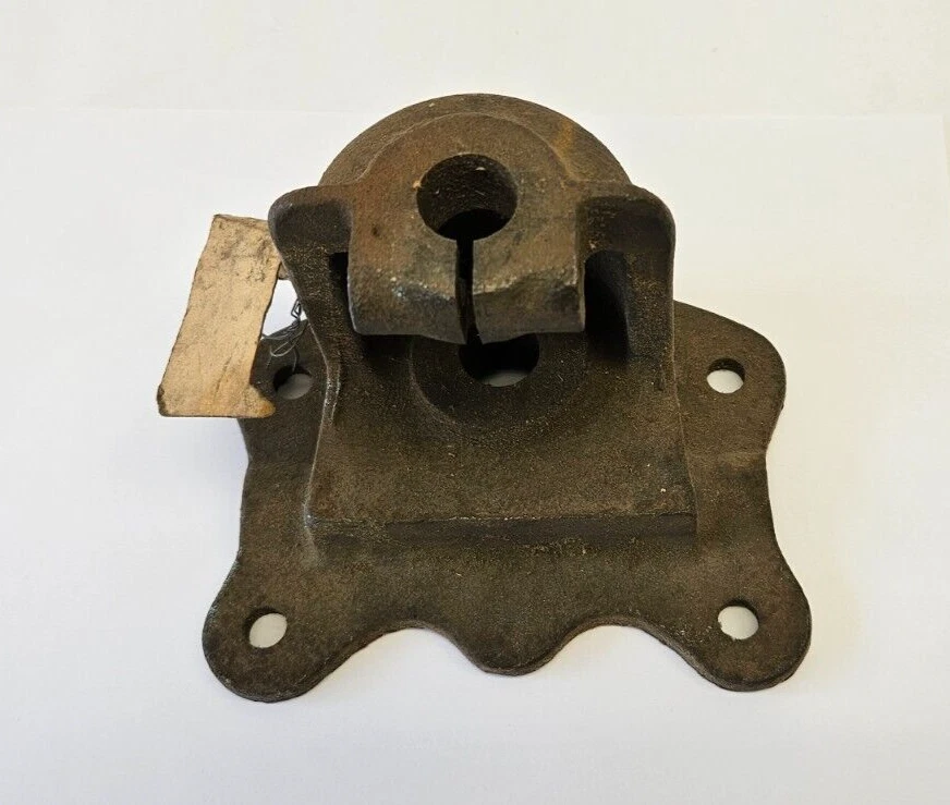 Soporte de montaje de resorte trasero Dodge Truck D100 D200 D300 1957-1958 1792145 nuevo en stock Foto 3 de 4