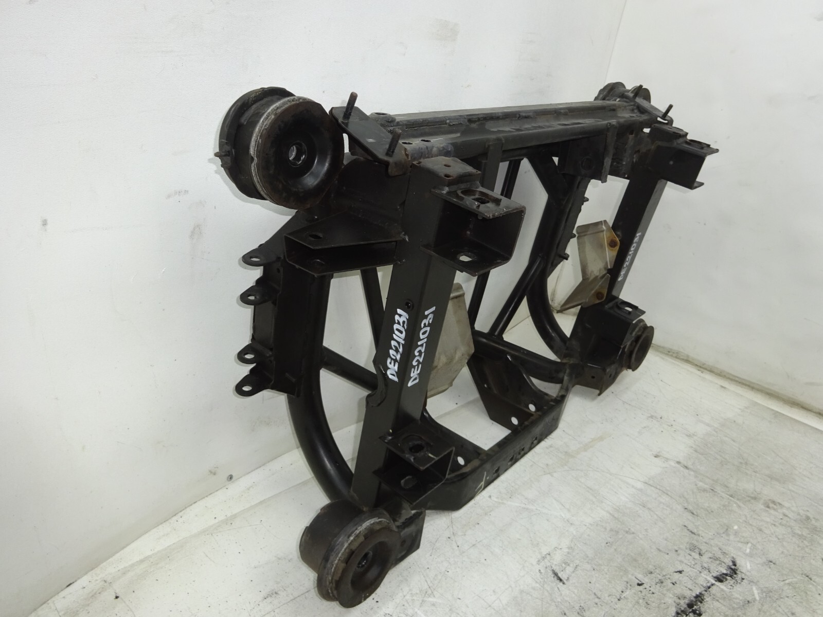 04-07 Maserati Quattroporte Rear Suspension Subframe Crossmember OEM DE221031