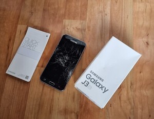 Samsung Galaxy J3 Duos DUAL SIM SM-J320F/DS in schwarz und OVP ( defekt )