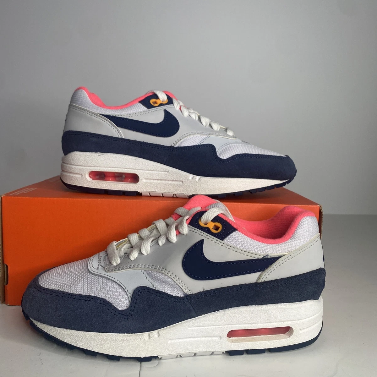 stilte bezig shuttle Women's Nike Air Max 1 White/Midnight Navy Pink 319986-116 Size 5 New No  Box Lid | eBay