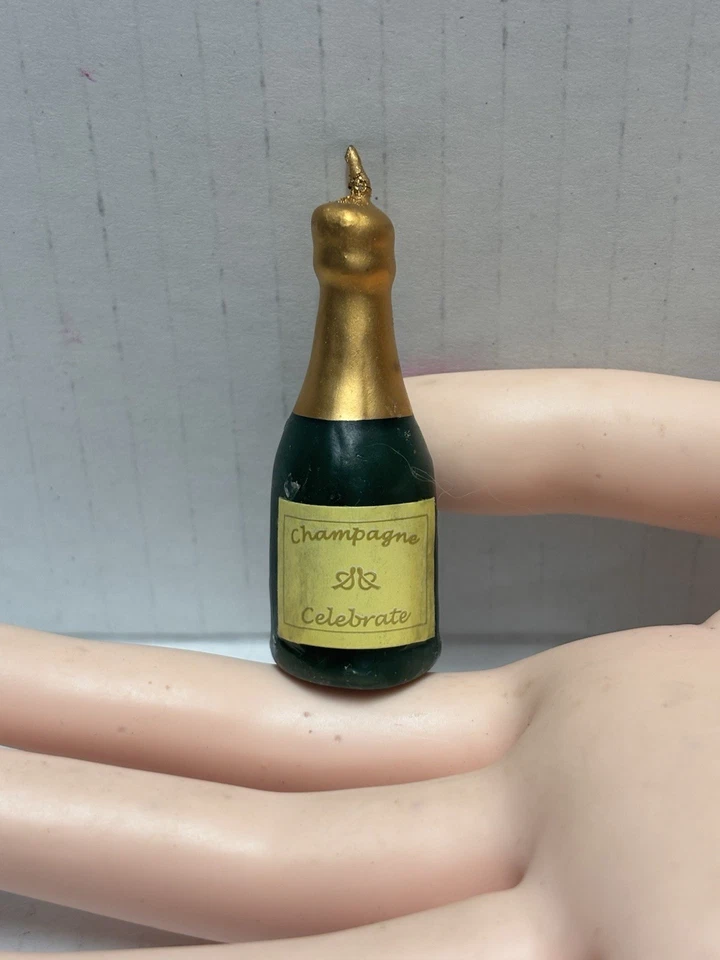 Juego de 6 velas verdes en forma de botella de champán pequeñas de 2 pulgadas de alto Foto 2 de 4