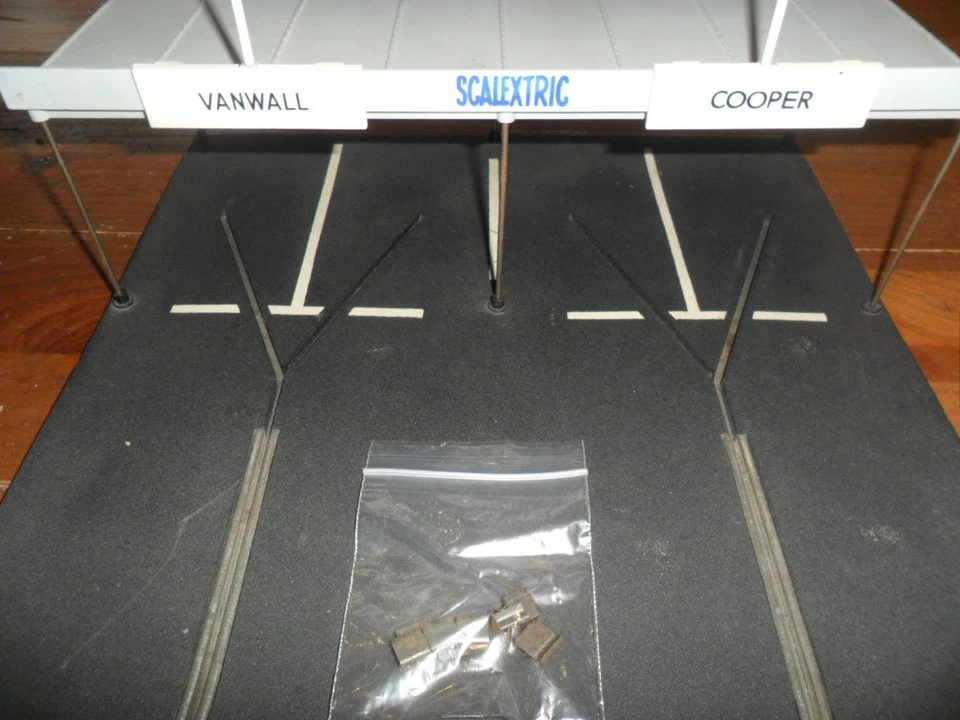 Scalextric años 60 MM/A 224 PISTA GOMA PADDOCK - Imagen 2 de 4