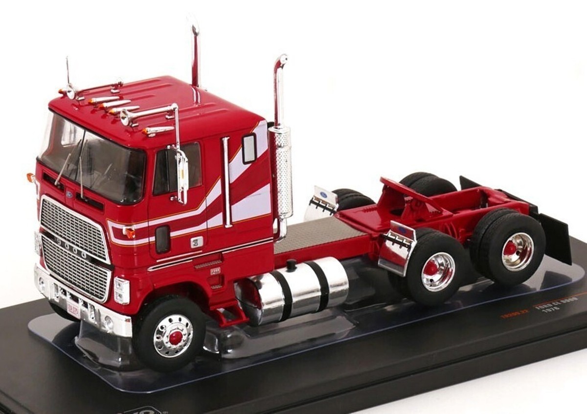 Ford CL 9000 Tracteur 1976 - IXO 1/43