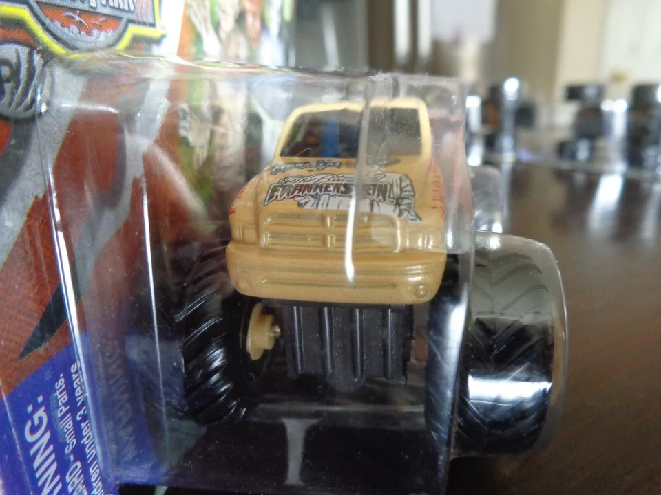 DODGE PICKUP BRIDE OF FRANKENSTEIN MONSTER TRUCK 2003 MUSCLE MACHINES 1/72  - Image 3 of 4