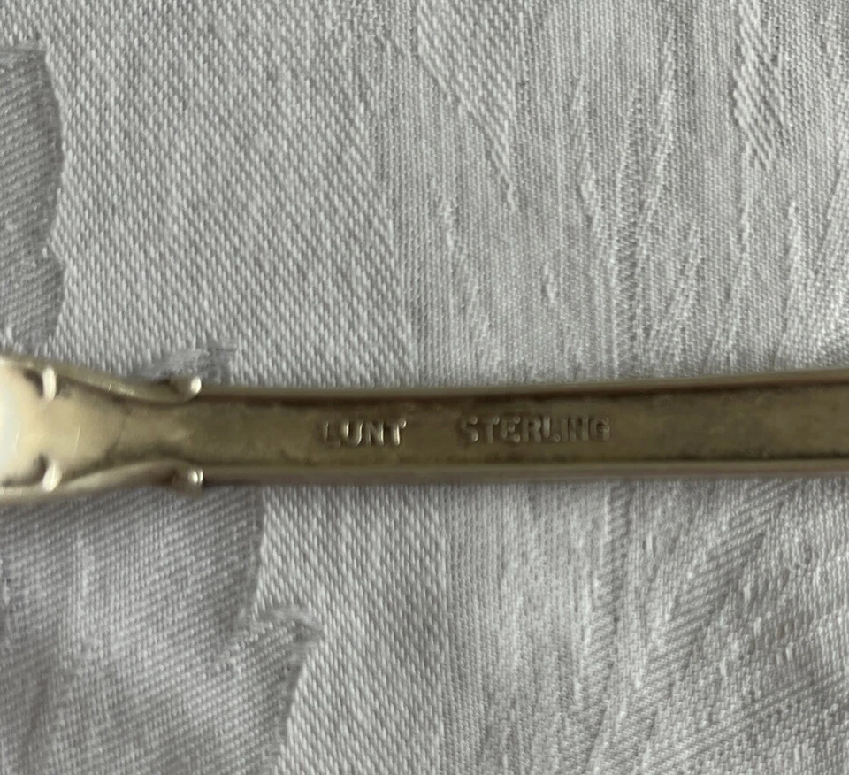 "Cuchara grande victoriana moderna Lunt 8 3/8"" 63 g" Foto 2 de 4