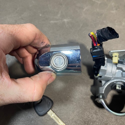 2011-2013 KIA SORENTO STEERING IGNITION SWITCH LOCK CYLINDER WITH KEY OEM - Picture 11 of 13