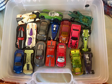 35 Hot wheels Toy Car Lot w/ Plastic Storage Carrying Case, Multicolor
