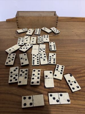 Set antike Dominos in Box insgesamt 28
